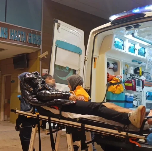 İki grup arasında &ccedil;ıkan tartışma bı&ccedil;aklı kavgaya d&ouml;n&uuml;şt&uuml;: 1 yaralı
