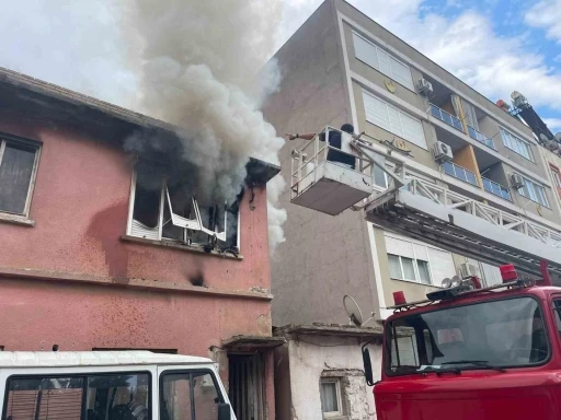 İki katlı m&uuml;stakil evde &ccedil;ıkan yangın korkuttu

