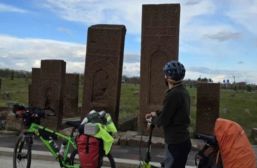 İki &ouml;ğretmenden Van G&ouml;l&uuml; &ccedil;evresinde 423 kilometrelik bisiklet turu
