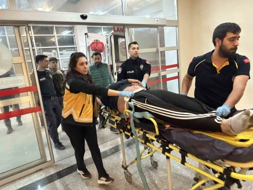 İki otomobil çarpıştı: 1’i ağır 3 yaralı
