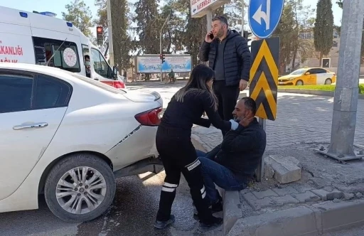 İki otomobilin &ccedil;arpışması sonucu 1 kişi yaralandı
