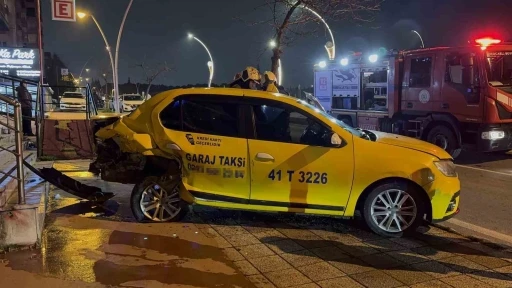 İki otomobilin &ccedil;arpıştığı kaza maddi hasarla atlatıldı
