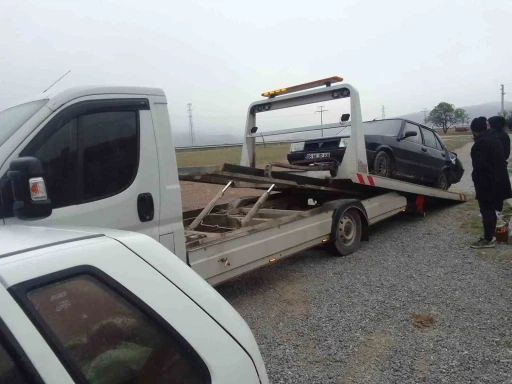 İki otomobilin çarpıştığı kazada 3 kişi yaralandı
