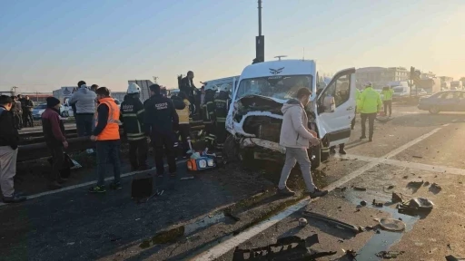 İki servis çarpıştı: 18 yaralı
