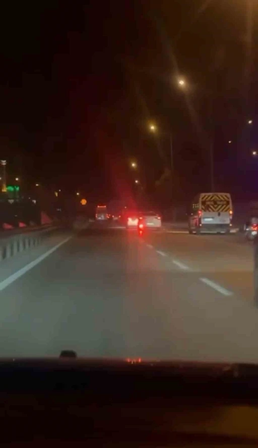 İki sürücünün yol verme inadı kamerada
