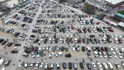 İkinci el oto pazarında buruk bayram
