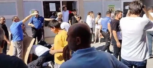 İkinci kattan d&uuml;şen 4 yaşındaki &ccedil;ocuk i&ccedil;in vatandaşlar seferber oldu: G&uuml;neşe karşı siper oluşturdular
