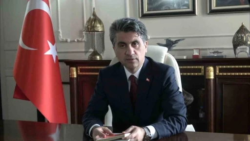 İl bürokratları, gençlere meydana okudu: &quot;Peki ya siz kitap okuyor musunuz?&quot;
