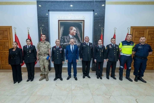 İl Jandarma Komutanı Demir ve jandarma personeli, Vali Aksoy’u ziyaret etti

