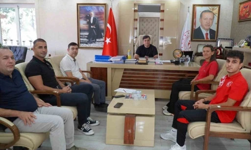 İl Müdürü Öztürk’ten Balkan Üçüncüsü Buğra Güleryüz’e tebrik
