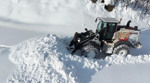 İl &Ouml;zel İdaresi&rsquo;nden P&uuml;l&uuml;m&uuml;r-Kocatepe yolunda yoğun mesai

