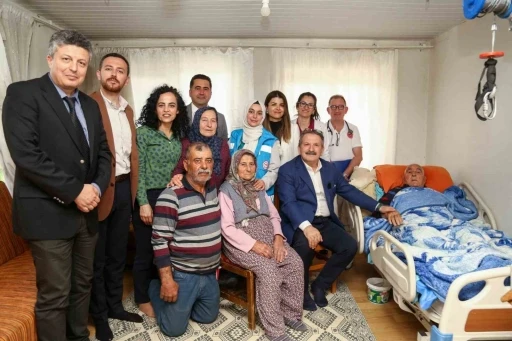 İl Sağlık Müdüründen yaşlı çifte anlamlı ziyaret
