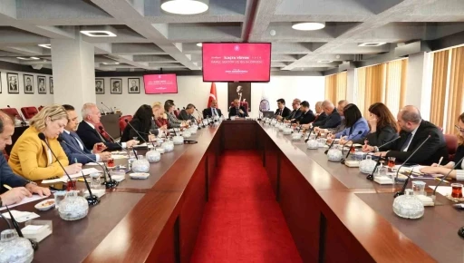 İla&ccedil; firmaları Atat&uuml;rk &Uuml;niversitesinde bir araya geldi; Hedef: İla&ccedil;ta Ar-Ge ve yerli &uuml;retim ile sağlıkta tam bağımsız T&uuml;rkiye
