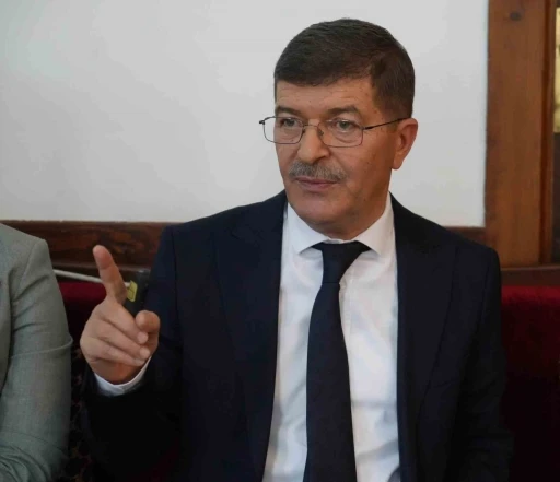 İlahiyat&ccedil;ı profes&ouml;r: "Eşcinsel evlilikler, ailenin temeline konulan b&uuml;y&uuml;k dinamitlerdir"
