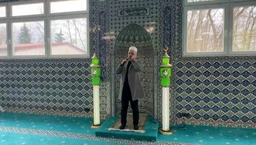 İlber Ortaylı&rsquo;nın yıllar &ouml;nceki vasiyeti yerine getirildi: Sesine hayran kaldığı o imam selasını okudu
