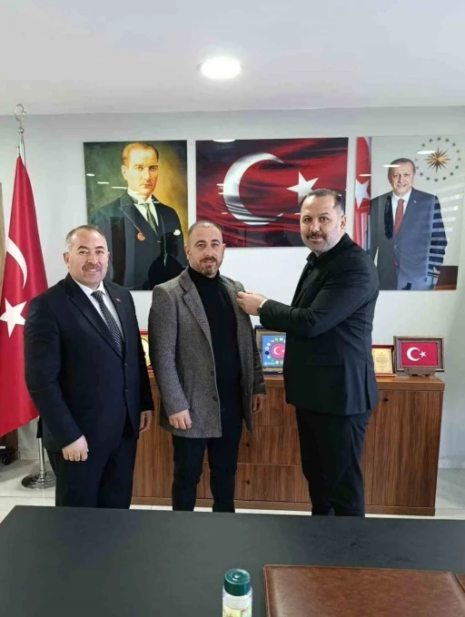 İl&ccedil;e Başkanlığında istifa ederek AK Partiye katıldı
