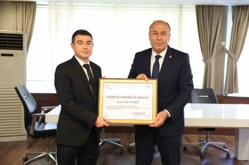 İl&ccedil;e Jandarma Komutanına fahri hemşehrilik beratı
