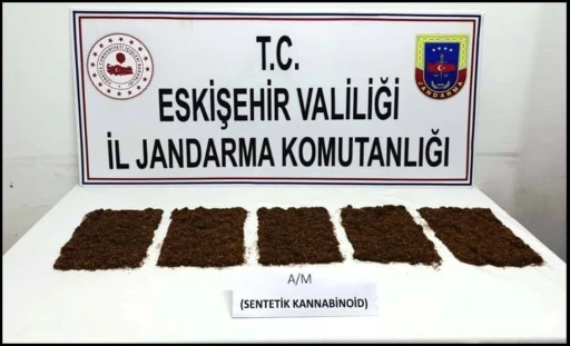 İlçeye uyuşturucu taşıyan 3 şahıs jandarma tarafından yakalandı
