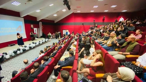 İletişim &ouml;ğrencileri sekt&ouml;r temsilcileriyle buluştu
