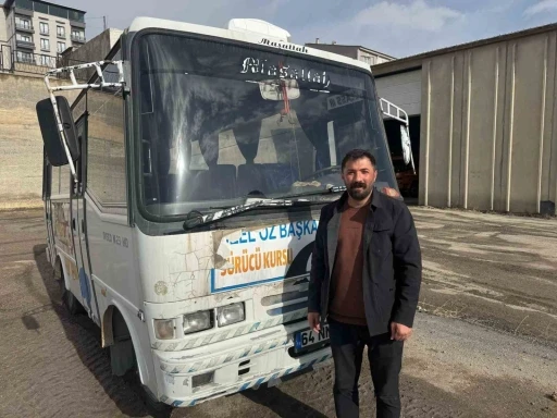 İlginç ticaret: Cep telefonu ile midibüsü takas ettiler
