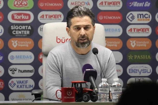 İlhan Palut: "Her şeyden &ouml;nce bizim i&ccedil;in 3 puan &ccedil;ok &ouml;nemli oldu"
