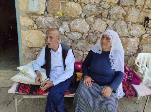 İlk aşkını alamayan Mehmet Reşit dede, 3 evlilik yapıp 28 çocuğundan ilkinin adını sevdiği kadın ’Rağda’nın ismini koydu
