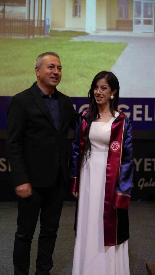 İlk mezuna başkandan iş s&uuml;rprizi
