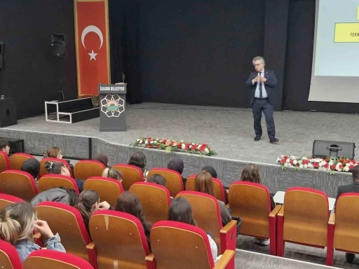 İLKEM&rsquo;de YKS adaylarına &lsquo;Sivri Hoca&rsquo; dopingi
