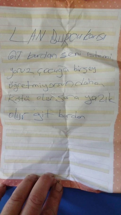 İlkokul kapısına tehdit i&ccedil;erikli not bırakan veli tutuklandı
