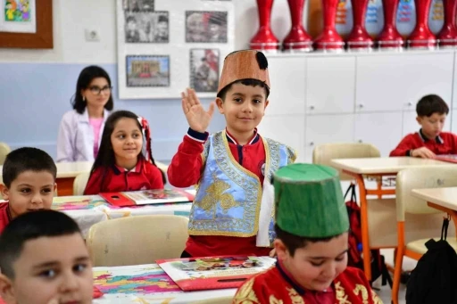 İlkokul &ouml;ğrencileri Ramazan&rsquo;ı manilerle karşıladı
