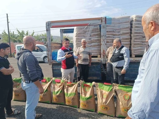 İmamoğlu’nda yangından etkilenen üreticilere buğday tohumu desteği
