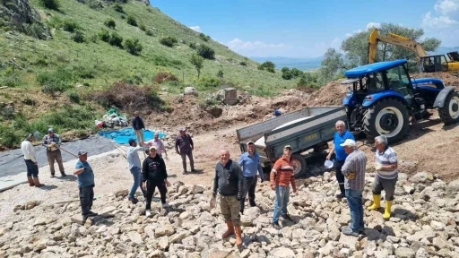 İmece usul&uuml;yle k&ouml;ylerinin i&ccedil;me suyu hattını yenilediler
