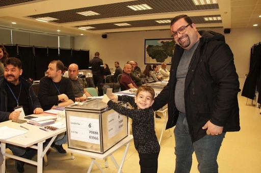 İMO Bursa&rsquo;da Serdar Atilla Erdem g&uuml;ven tazeledi
