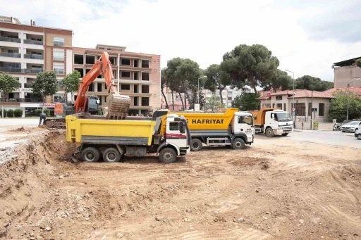 İncirliova&rsquo;nın yeni meydan Projesi&rsquo;nde ilk kazma vuruldu
