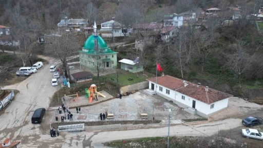 İneg&ouml;l Belediyesi&rsquo;nden İclaliye Mahallesi&rsquo;nde meydan d&uuml;zenlemesi
