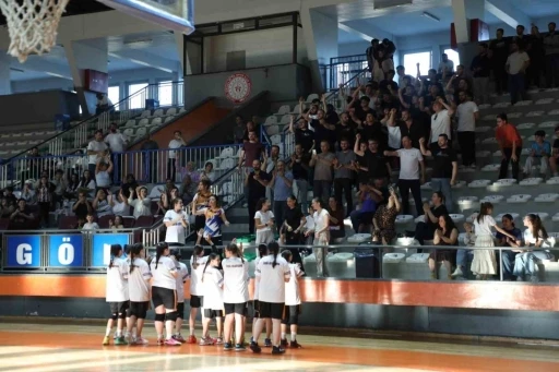 İneg&ouml;l Belediyespor U12 Kız Basketbol Takımı Bursa &uuml;&ccedil;&uuml;nc&uuml;s&uuml; oldu
