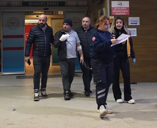 İneg&ouml;l&rsquo;de elini testereye kaptıran iş&ccedil;inin 3 parmağı par&ccedil;alandı
