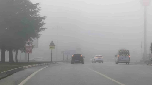 İnegöl’de etkili sis, görüş mesafesini 10 metreye düşürdü
