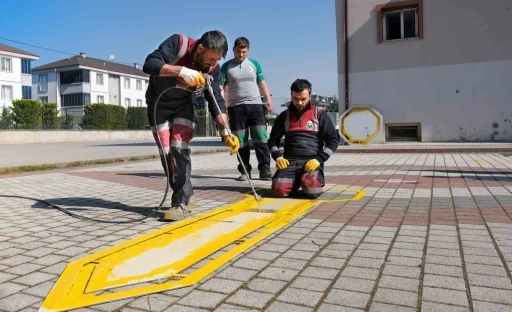 İnegöl’de okul bahçelerine bahar geldi
