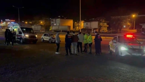 İneg&ouml;l&rsquo;de otomobiller &ccedil;arpıştı: 1&rsquo;i &ccedil;ocuk 3 yaralı
