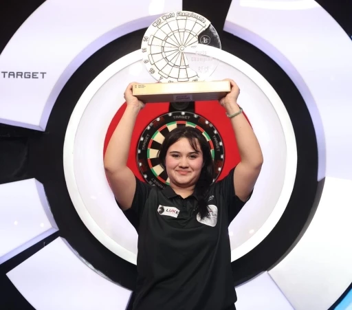 İngiltere’de fırtına gibi esen Denizlili Zehra dünya şampiyonu oldu
