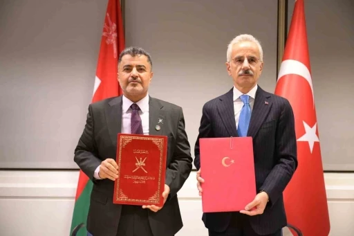 İngiltere’de Türkiye ile Umman arasında denizcilik ve ulaştırma alanında iş birliği için 2 yeni imza
