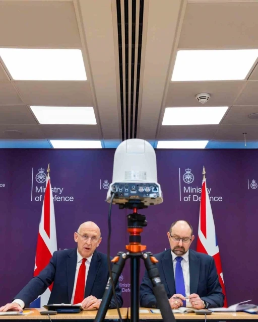 İngiltere&rsquo;den H&uuml;rm&uuml;z Boğazı&rsquo;na askeri yığınak

