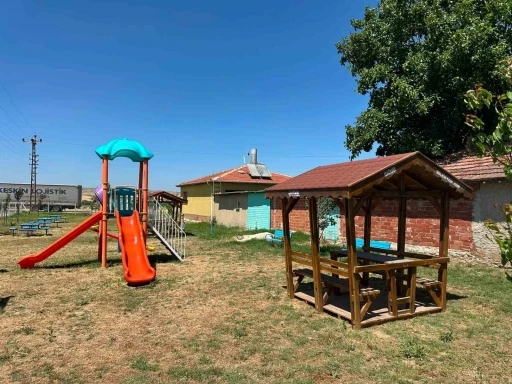 İn&ouml;n&uuml; Belediyesi&rsquo;nden park ve sosyal alanlara kamelya desteği
