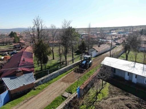 İn&ouml;n&uuml; Belediyesi&rsquo;nin mahallelerde &ccedil;alışmaları s&uuml;r&uuml;yor
