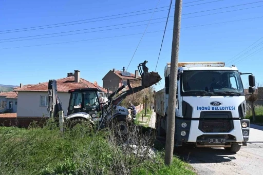 İn&ouml;n&uuml; Belediyesi&rsquo;nin yol &ccedil;alışmaları aralıksız s&uuml;r&uuml;yor
