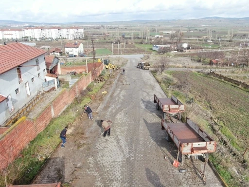 İn&ouml;n&uuml;&rsquo;de yol tamiri ve temizlik &ccedil;alışmaları sokak sokak devam ediyor

