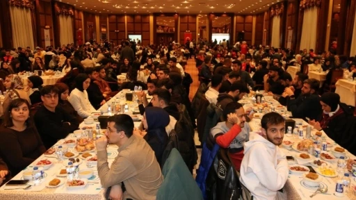 İn&ouml;n&uuml; &Uuml;niversitesi &ouml;ğrencileri kamp&uuml;s iftarında buluştu
