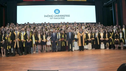 İn&ouml;n&uuml; &Uuml;niversitesi Tıp Fak&uuml;ltesi&rsquo;nde mezuniyet coşkusu
