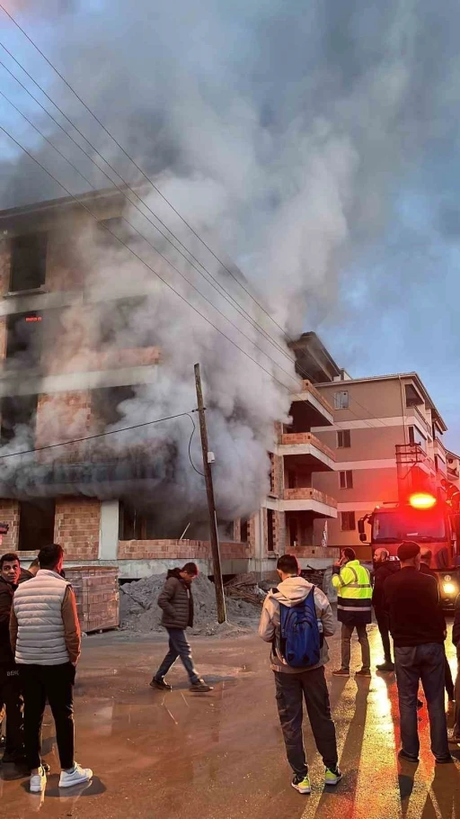 İnşaat halindeki binada korkutan yangın

